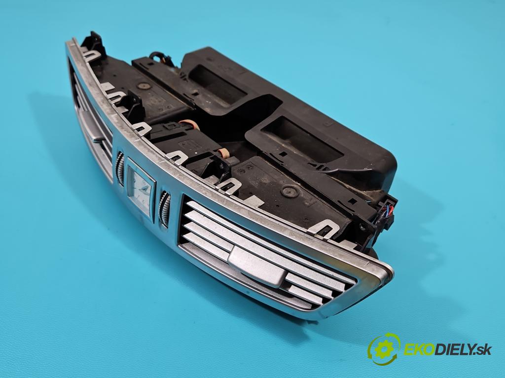 Mercedes S W221 2005-2013 3.0 CDI 235 HP automatic 173 kW 2987 cm3 4- Mřížka: kúrenia stredová A2218300954 (Mriežky kúrenia (fukáre))