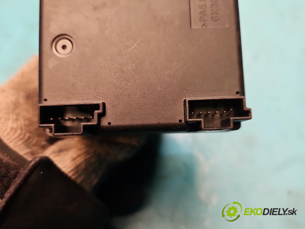 Mercedes S W221 2005-2013 3.0 CDI 235 HP automatic 173 kW 2987 cm3 4- Spínačka A2215451108 (Spínacie skrinky a kľúče)