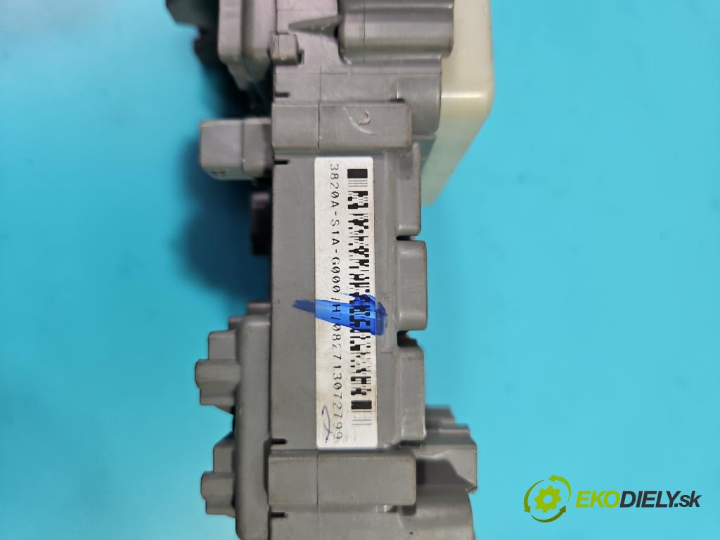 Honda Accord VI 1998-2002 1,8.0 16v 136hp manual 100 kW 1850 cm3 4- skříňka pojistková 3820A-S1A-G000 (Pojistkové skříňky)