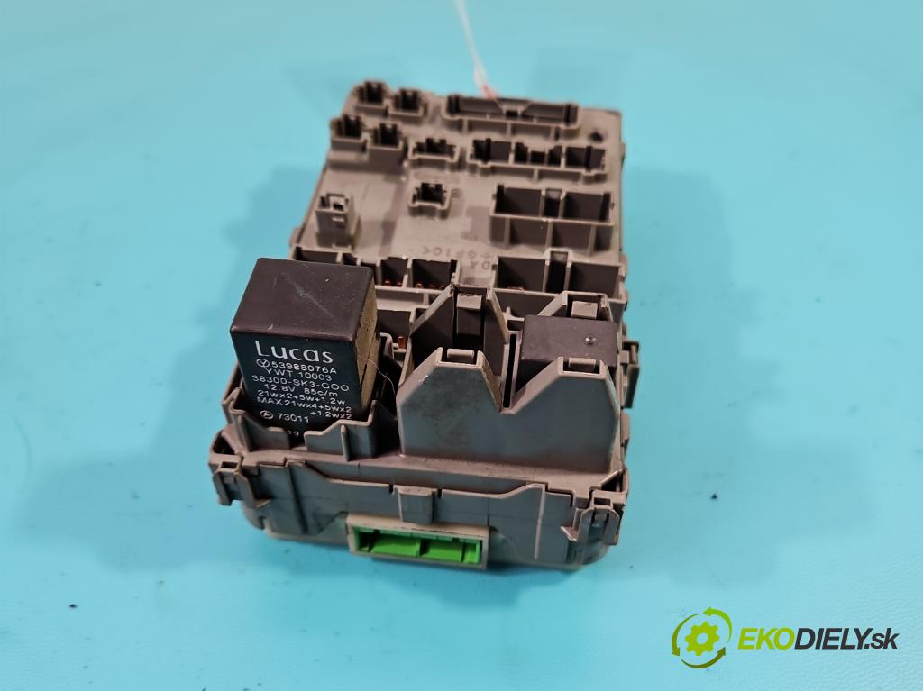 Honda Accord VI 1998-2002 1,8.0 16v 136hp manual 100 kW 1850 cm3 4- skříňka pojistková 3820A-S1A-G000 (Pojistkové skříňky)