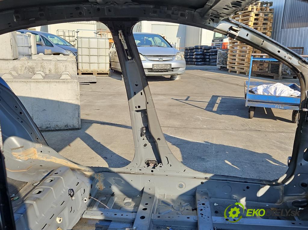 Renault Fluence 1.6 16V 114 hp manual 84 kW 1598 cm3 4- práh levý  (Ostatní)