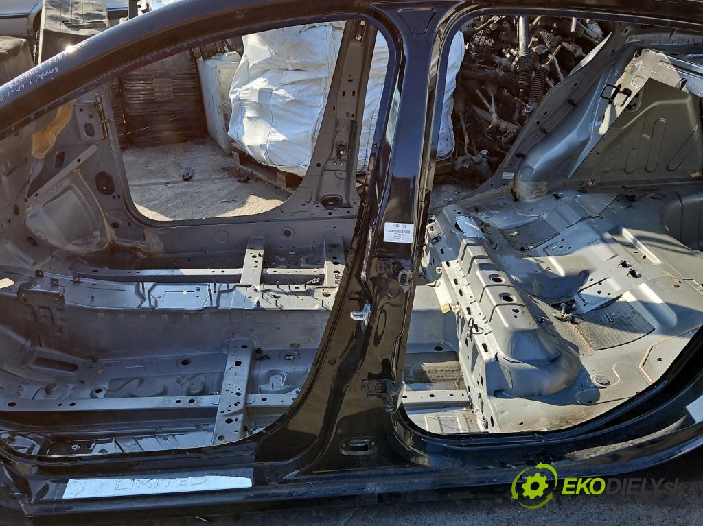 Renault Fluence 1.6 16V 114 hp manual 84 kW 1598 cm3 4- práh levý  (Ostatní)