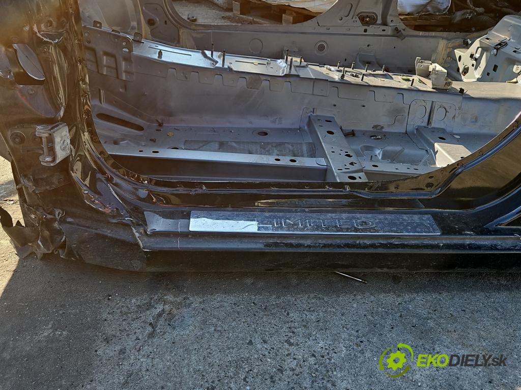 Renault Fluence 1.6 16V 114 hp manual 84 kW 1598 cm3 4- práh levý  (Ostatní)