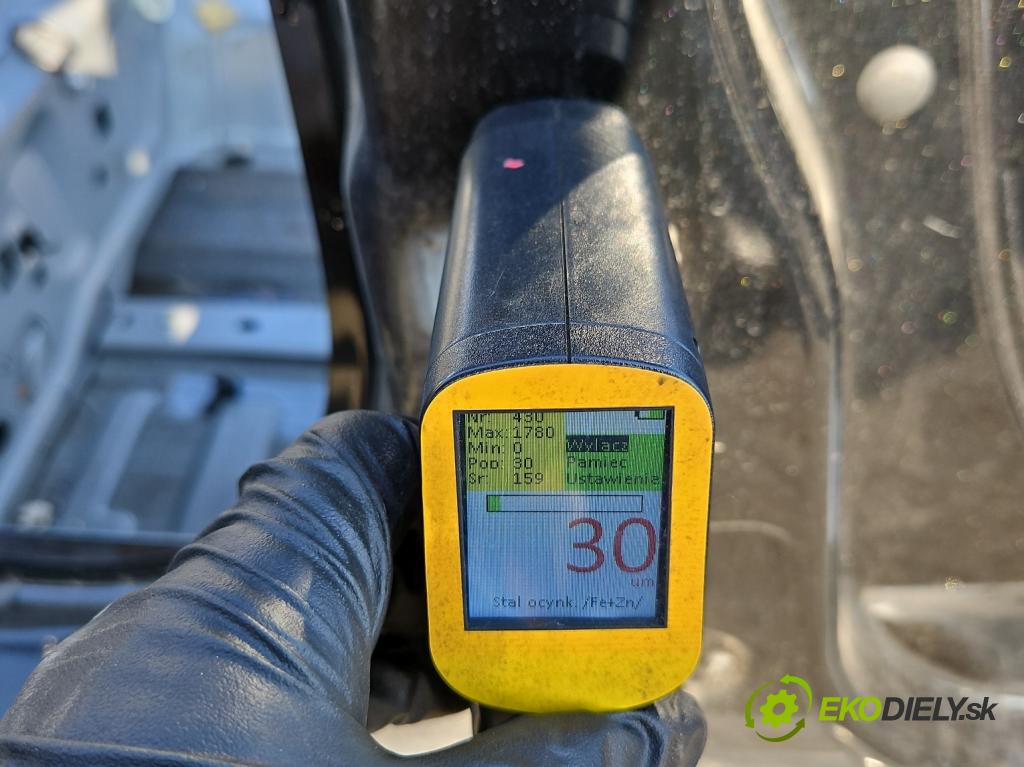 Renault Fluence 1.6 16V 114 hp manual 84 kW 1598 cm3 4- práh pravý  (Ostatní)