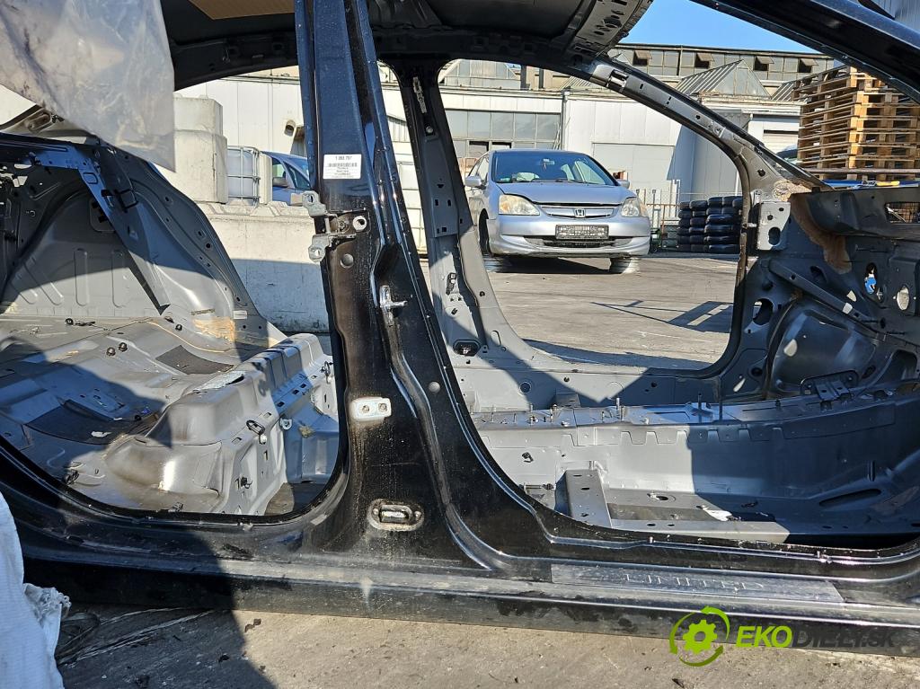 Renault Fluence 1.6 16V 114 hp manual 84 kW 1598 cm3 4- práh pravý  (Ostatní)