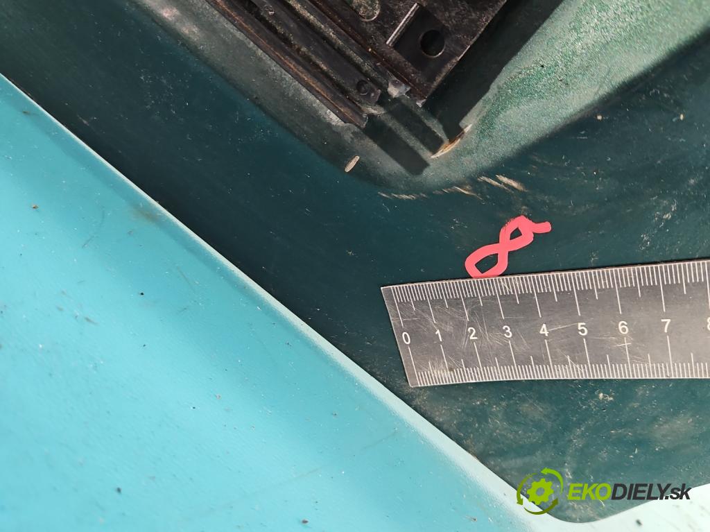 Toyota Avensis I T22 1997-2003 1.6 16V 110 hp manual 81 kW 1587 cm3 4- zadní kufrové dveře  (Zadní kapoty)