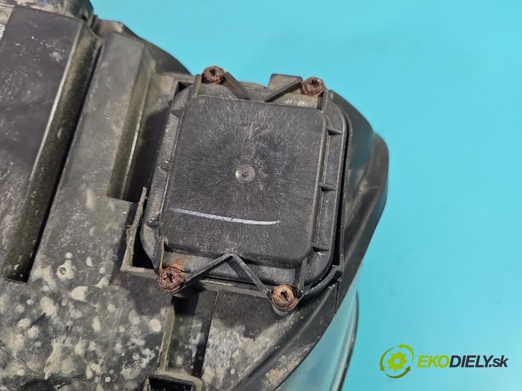 Bmw X5 E70 2006-2013 3.0d 235 HP automatic 173 kW 2993 cm3 5- Reflektor: pravý 7158930 (Pravé)