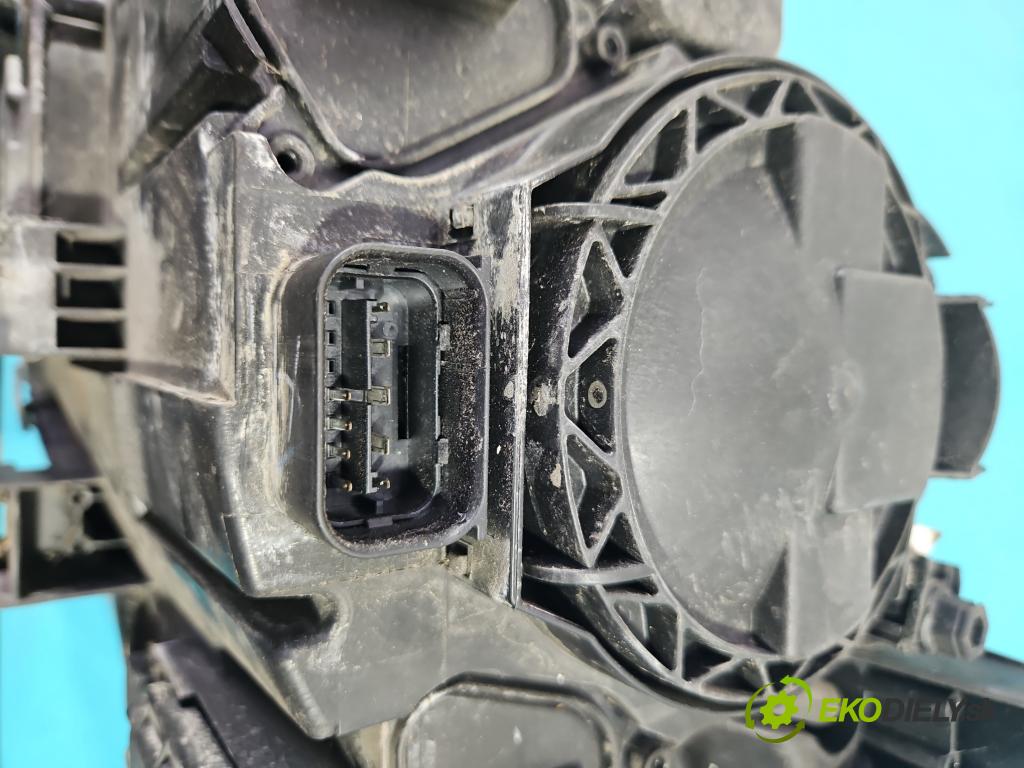 Bmw X5 E70 2006-2013 3.0d 235 HP automatic 173 kW 2993 cm3 5- Reflektor: pravý 7158930 (Pravé)