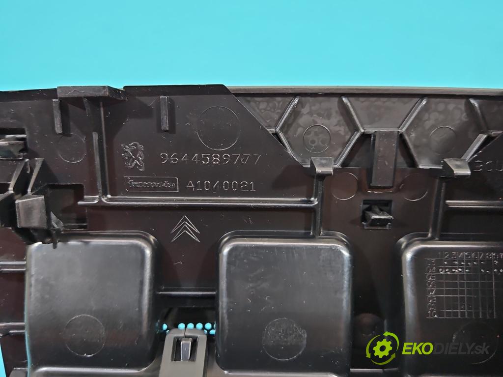 Peugeot 407 1.6 hdi 109 HP manual 80 kW 1560 cm3 4- Mřížka: kúrenia stredová 9644589777 (Mriežky kúrenia (fukáre))