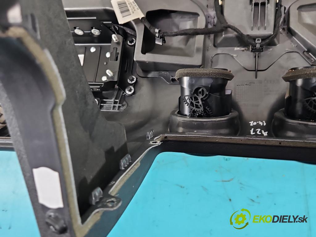 Audi A3 8P 2003-2012 1.6 SR 102 HP manual 75 kW 1595 cm3 3- kokpit,pristrojová doska rozdeľovacia