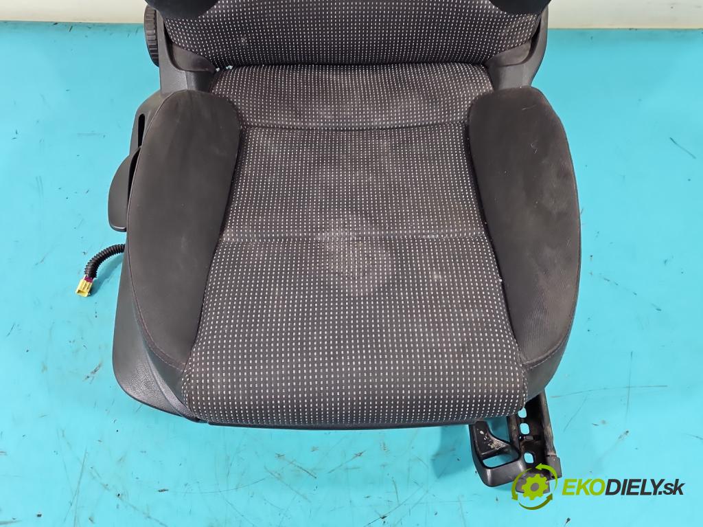Audi A3 8P 2003-2012 1.6 SR 102 HP manual 75 kW 1595 cm3 3- Sedačka pravý  (Sedačky, sedadlá)