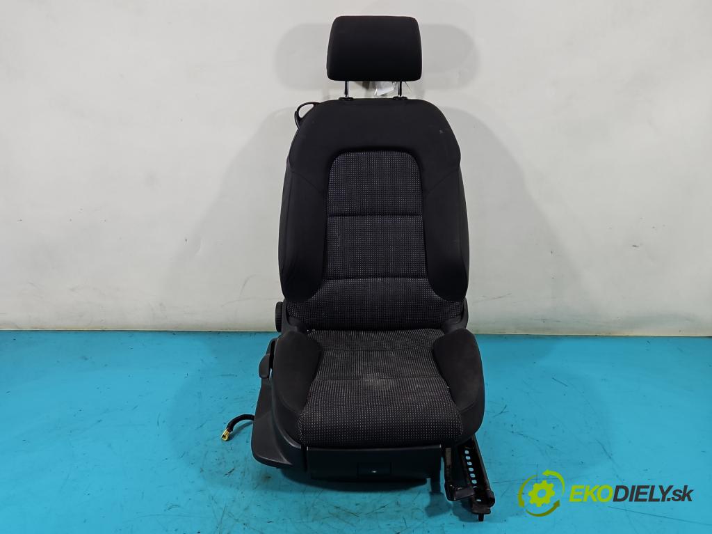 Audi A3 8P 2003-2012 1.6 SR 102 HP manual 75 kW 1595 cm3 3- Sedačka pravý  (Sedačky, sedadlá)
