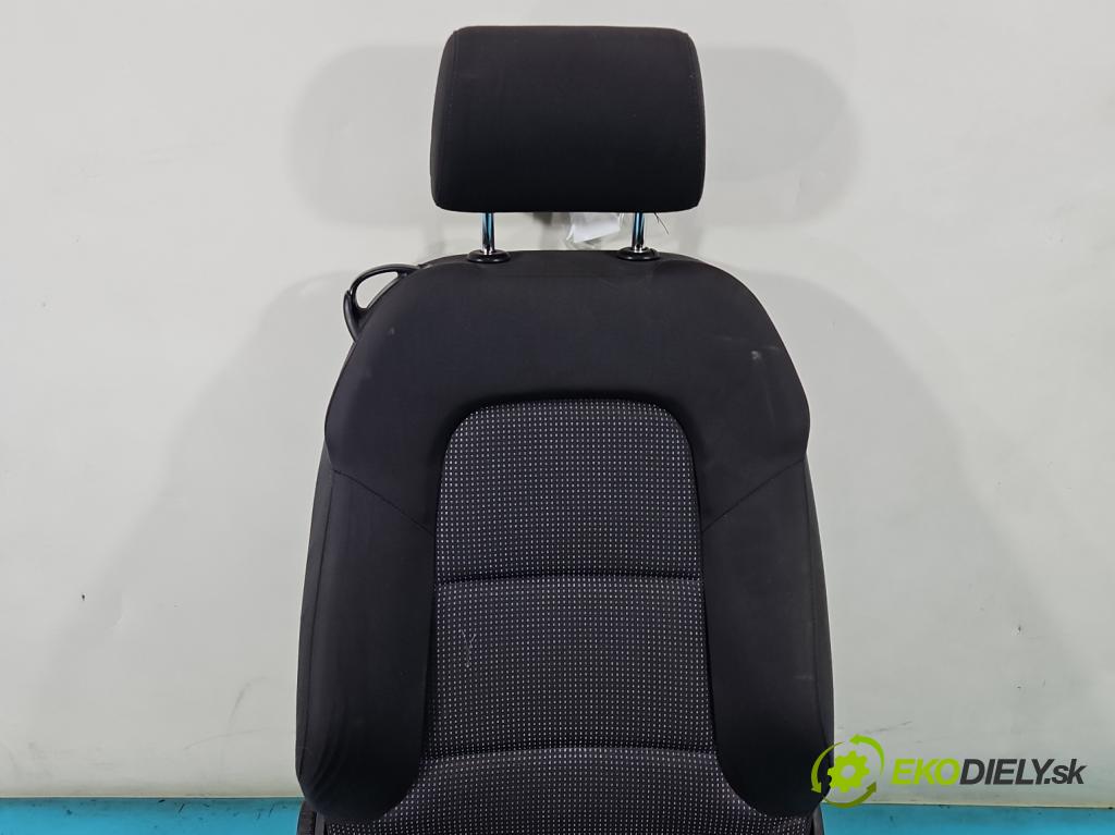 Audi A3 8P 2003-2012 1.6 SR 102 HP manual 75 kW 1595 cm3 3- Sedačka pravý  (Sedačky, sedadlá)