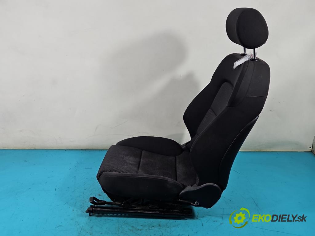 Audi A3 8P 2003-2012 1.6 SR 102 HP manual 75 kW 1595 cm3 3- Sedačka pravý  (Sedačky, sedadlá)