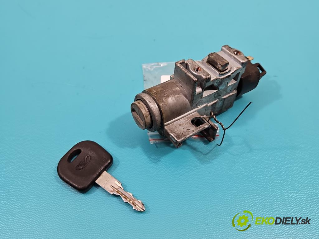 Daewoo Nexia 1.5 16V 90 hp manual 66 kW 1498 cm3 5- spínací skříňka  (Spínací skříňky a klíče)