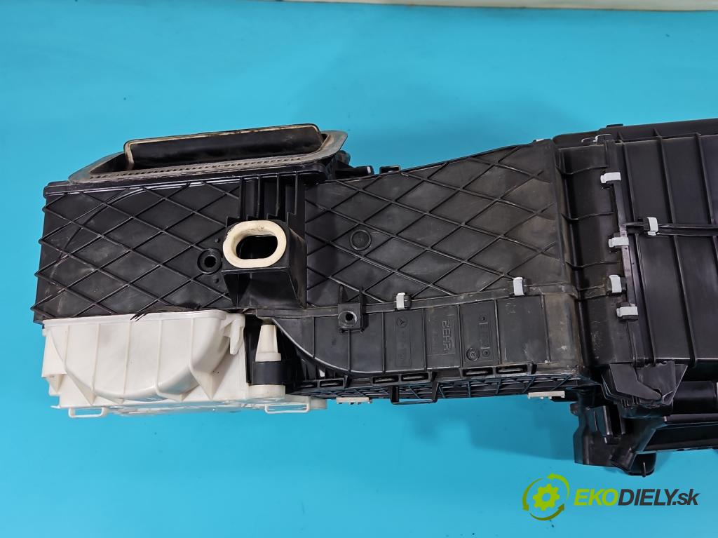 Mercedes S W221 2005-2013 3.0 CDI 235 hp automatic 173 kW 2987 cm3 4- radiátor 2218307960 (Radiátory topení)