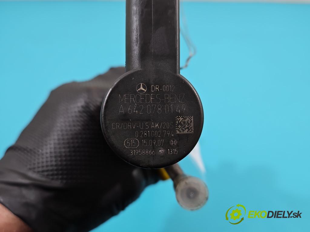 Mercedes S W221 2005-2013 3.0 CDI 235 HP automatic 173 kW 2987 cm3 4- lišta vstrekovacia A6420702495 (Vstrekovacie lišty)