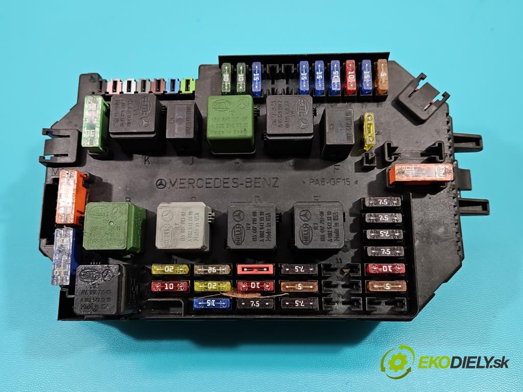 Mercedes S W221 2005-2013 3.0 CDI 235 hp automatic 173 kW 2987 cm3 4- skříňka pojistková A2215404650 (Pojistkové skříňky)