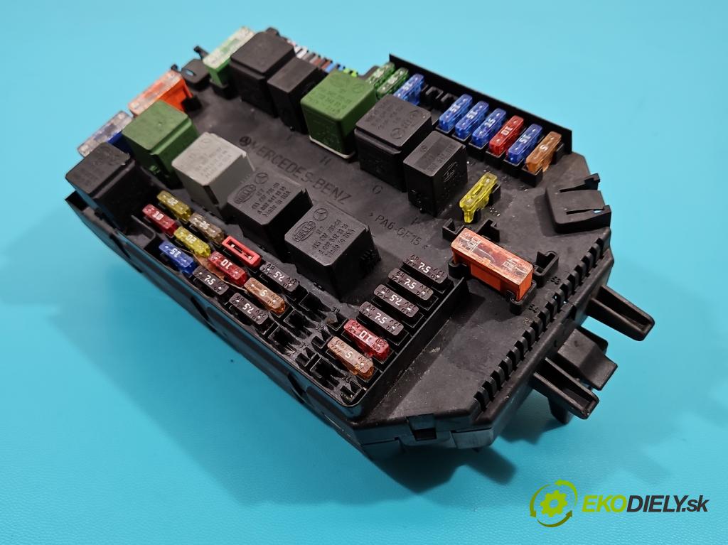 Mercedes S W221 2005-2013 3.0 CDI 235 hp automatic 173 kW 2987 cm3 4- skříňka pojistková A2215404650 (Pojistkové skříňky)