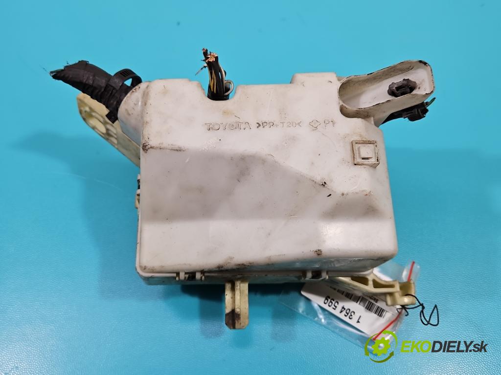 Toyota Yaris I 1999-2005 1.4 D4D 75 hp manual 55 kW 1364 cm3 5- skříňka pojistková  (Pojistkové skříňky)