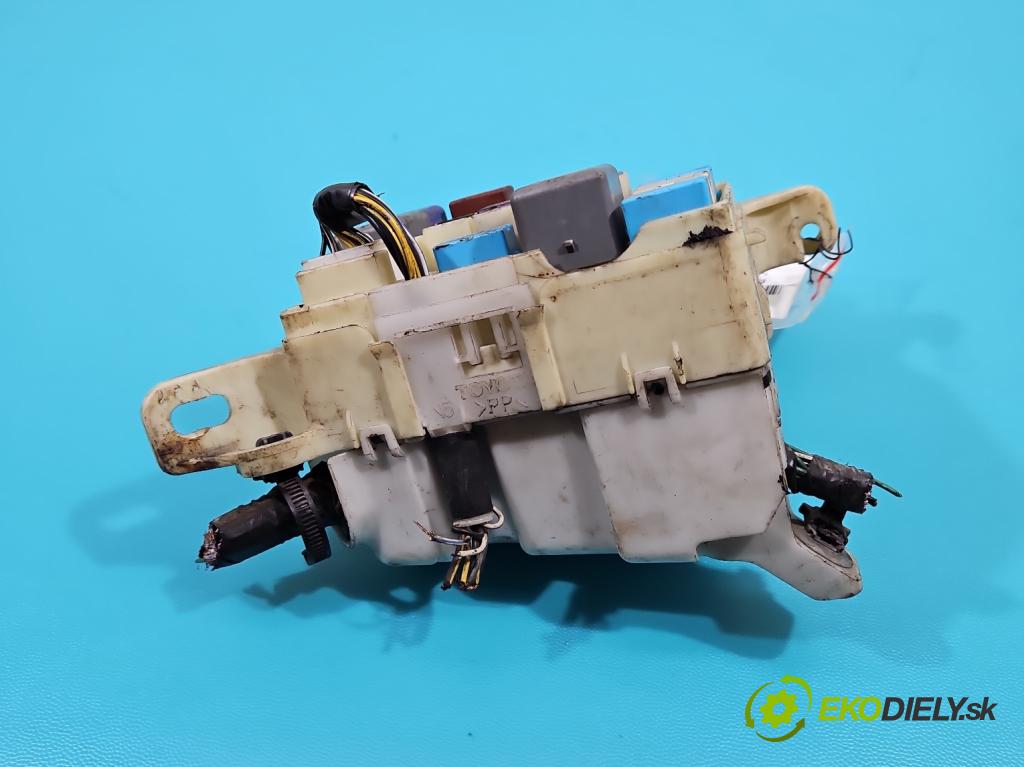 Toyota Yaris I 1999-2005 1.4 D4D 75 hp manual 55 kW 1364 cm3 5- skříňka pojistková  (Pojistkové skříňky)