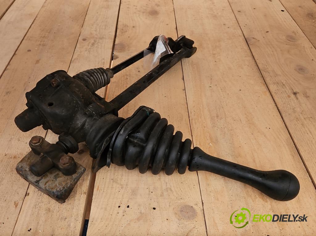 Fiat Cinquecento 0.7 plyn: 30KM manual 22 kW 704 cm3 3- Páka: Změny: stupeň,rýchlosť  (Rýchlostné páky / kulisy)