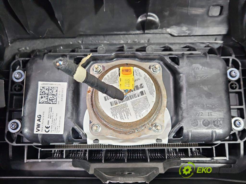 Vw Golf VII 2012-2020 1.6 tdi 105 HP automatic 77 kW 1598 cm3 5- kokpit,pristrojová doska rozdeľovacia