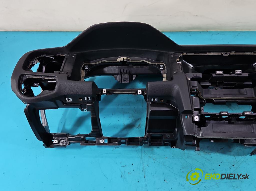 Vw Golf VII 2012-2020 1.6 tdi 105 HP automatic 77 kW 1598 cm3 5- kokpit,pristrojová doska rozdeľovacia