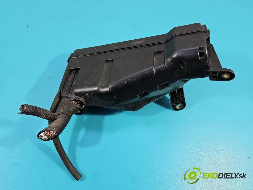 Lexus IS I 1998-2005 2.0 16V 155 hp manual 114 kW 1988 cm3 4- skříňka pojistková 82662-53020 (Pojistkové skříňky)