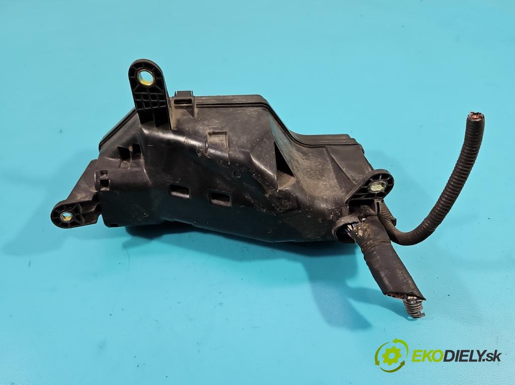 Lexus IS I 1998-2005 2.0 16V 155 hp manual 114 kW 1988 cm3 4- skříňka pojistková 82662-53020 (Pojistkové skříňky)