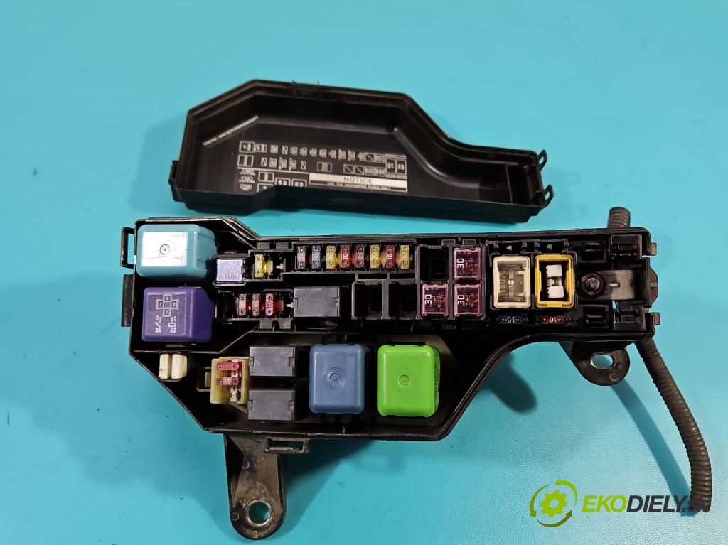 Lexus IS I 1998-2005 2.0 16V 155 hp manual 114 kW 1988 cm3 4- skříňka pojistková 82662-53020 (Pojistkové skříňky)