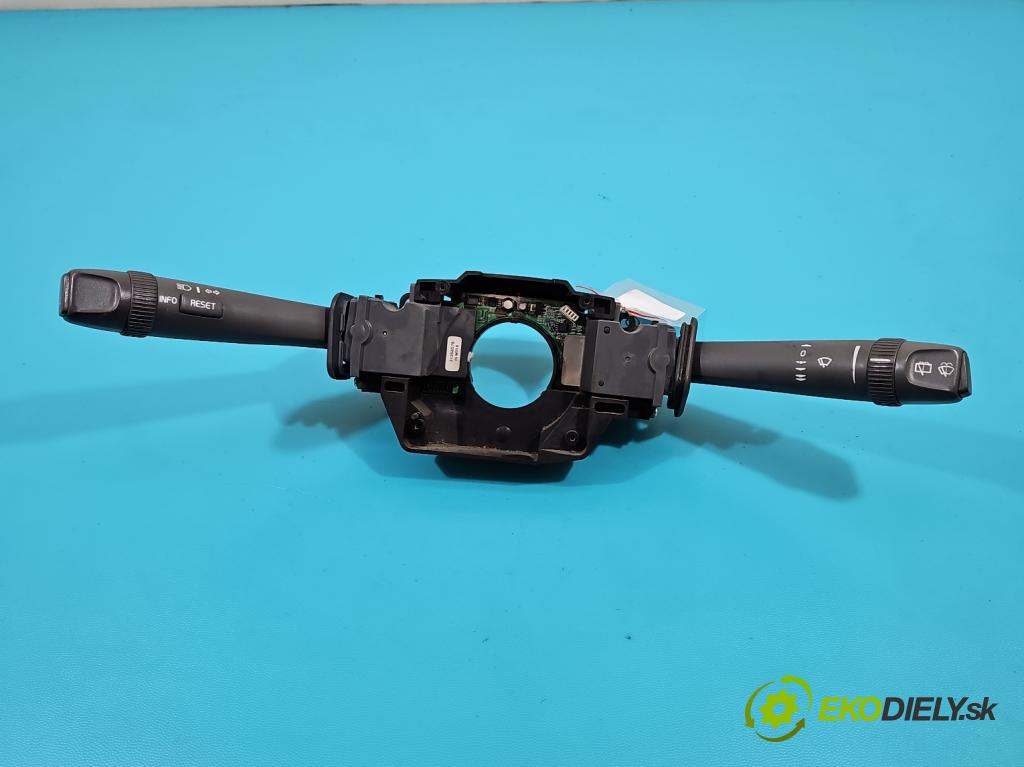 Volvo V70 II 1999-2007 2.4 170 HP automatic 125 kW 2435 cm3 5- prepínač komplex: 31268578 (Prepínacie páčky pod volantom)