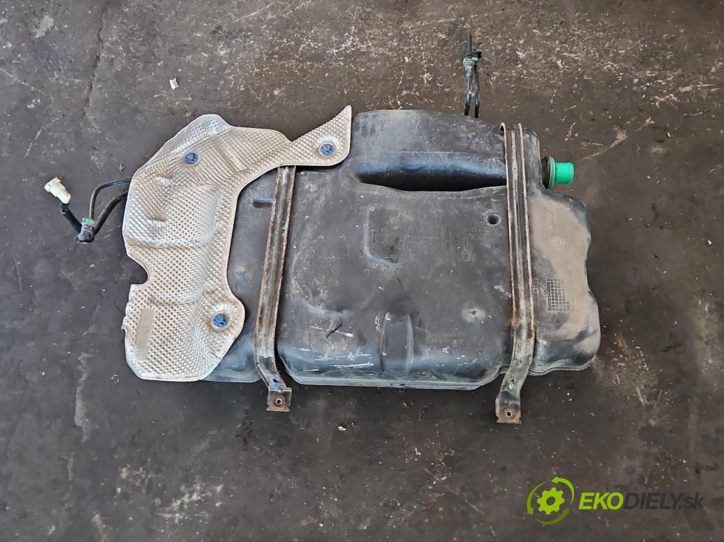 Mercedes GLA X156 2013-2019 1.6 T 156 HP automatic 115 kW 1595 cm3 5- Nádrž: palivo A2464702901 (Nádrže)