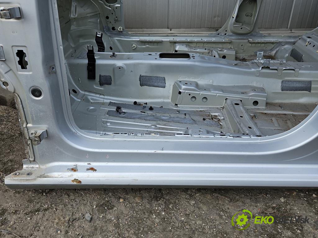 Vw Golf VII 2012-2020 1.6 tdi 105 hp automatic 77 kW 1598 cm3 5- práh levý  (Ostatní)