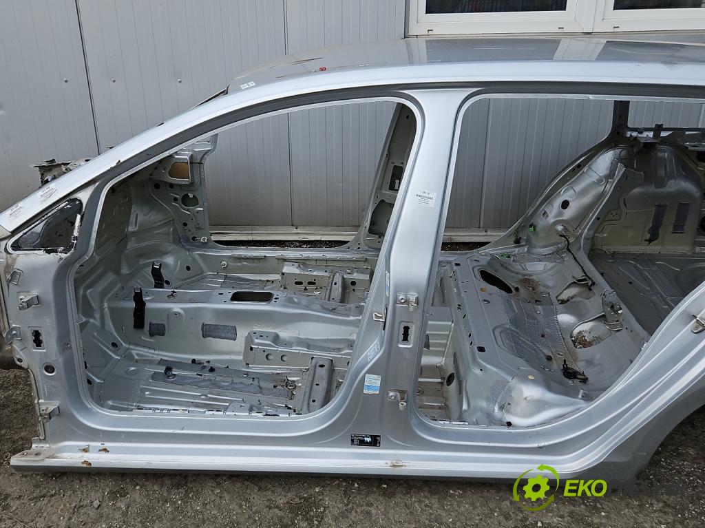 Vw Golf VII 2012-2020 1.6 tdi 105 hp automatic 77 kW 1598 cm3 5- práh levý  (Ostatní)