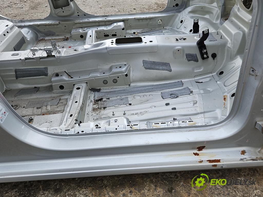 Vw Golf VII 2012-2020 1.6 tdi 105 hp automatic 77 kW 1598 cm3 5- práh pravý  (Ostatní)