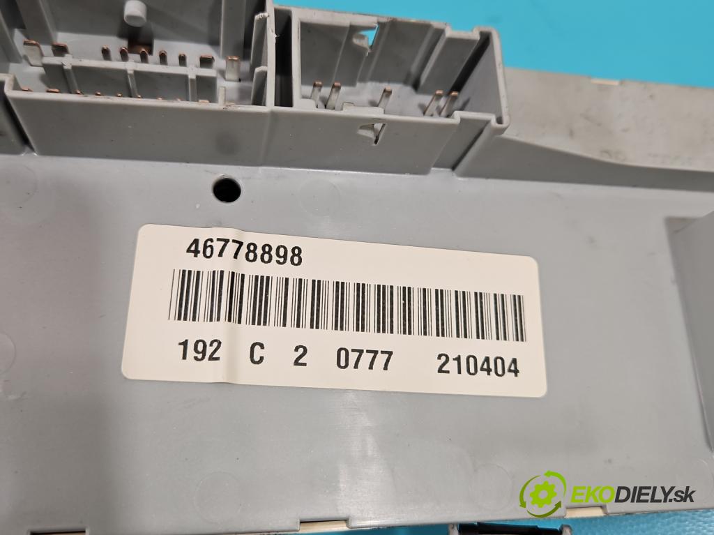 Fiat Stilo 1.4 16V 90 hp manual 66 kW 1368 cm3 5- skříňka pojistková 51715862 (Pojistkové skříňky)