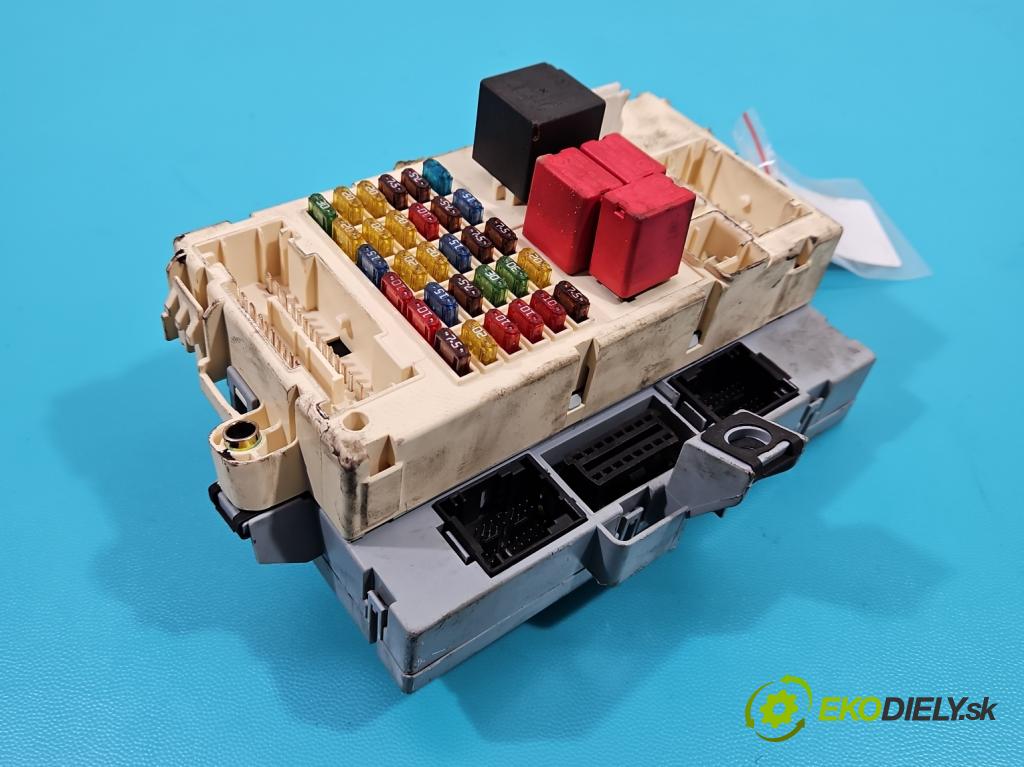 Fiat Stilo 1.4 16V 90 hp manual 66 kW 1368 cm3 5- skříňka pojistková 51715862 (Pojistkové skříňky)