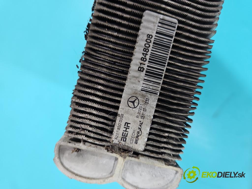 Mercedes S W221 2005-2013 3.0 CDI 235 hp automatic 173 kW 2987 cm3 4- radiátor 2308300184 (Radiátory topení)