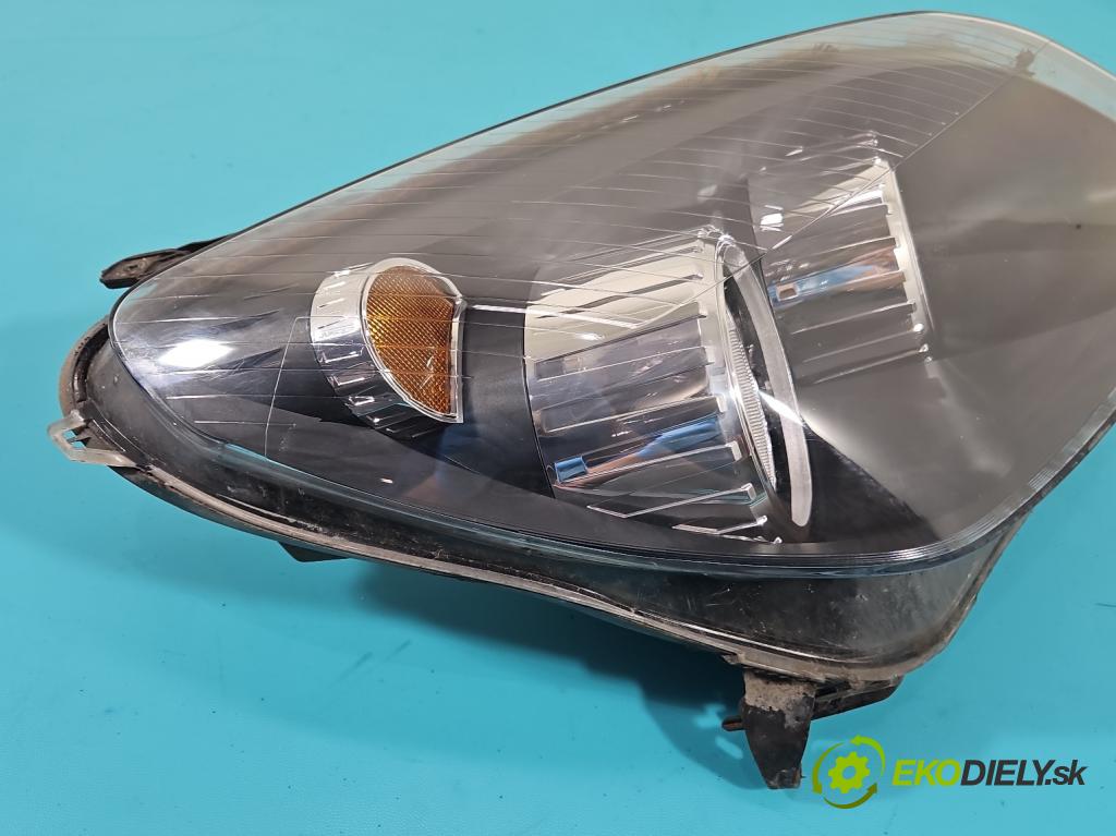 Opel Astra III 2004-2014 1.6 16V 105 HP manual 77 kW 1598 cm3 5- Reflektor: pravý  (Pravé)