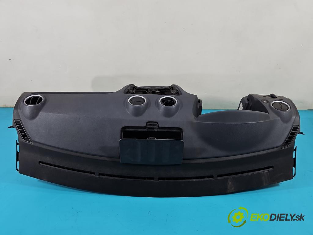 Ford Fusion 1.4 16V 80 HP manual 59 kW 1388 cm3 5- kokpit,pristrojová doska rozdeľovacia