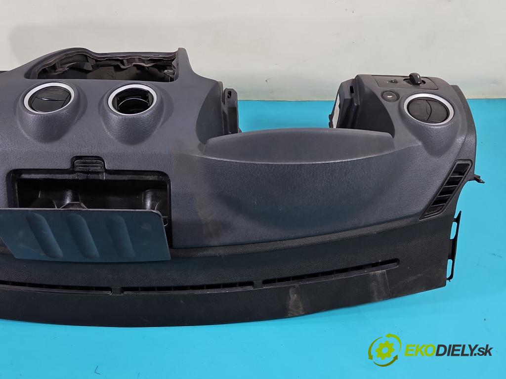 Ford Fusion 1.4 16V 80 HP manual 59 kW 1388 cm3 5- kokpit,pristrojová doska rozdeľovacia