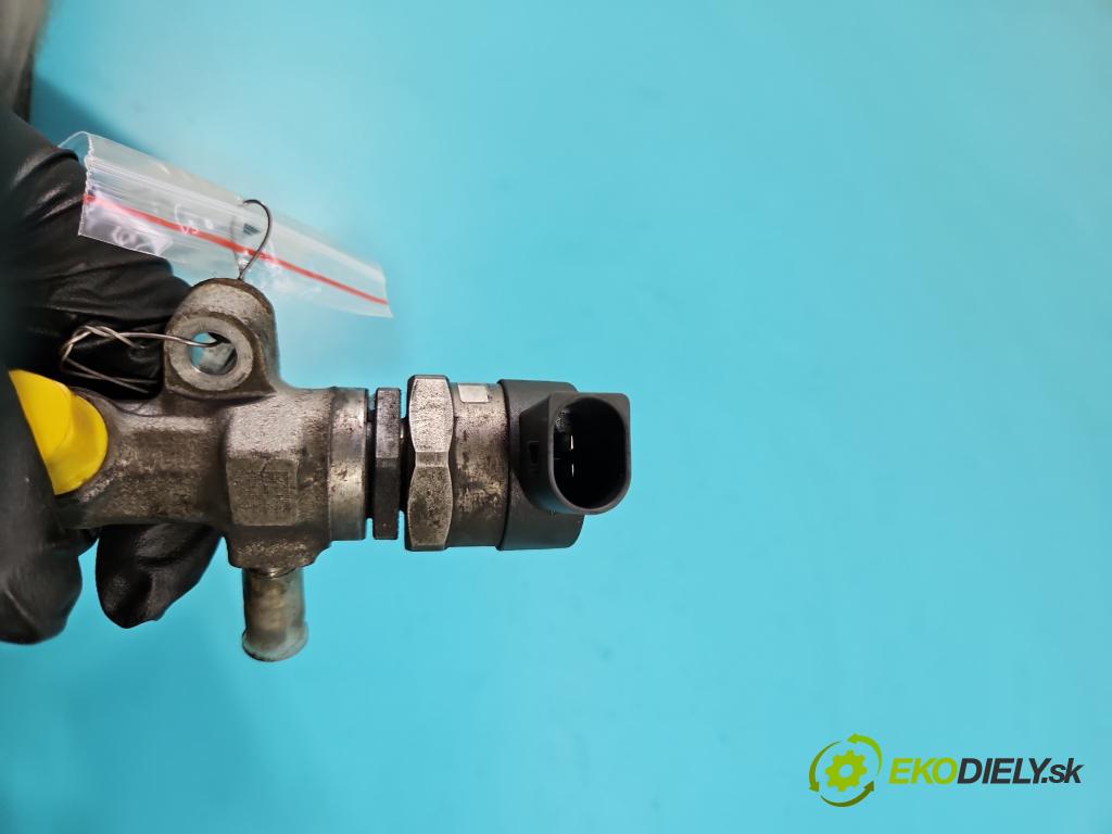 Vw Golf VII 2012-2020 1.6 tdi 105 HP automatic 77 kW 1598 cm3 5- lišta vstrekovacia 04L089B (Vstrekovacie lišty)