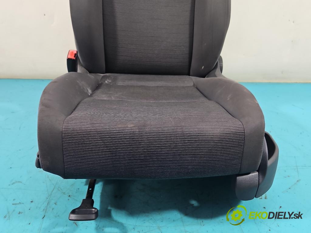 Vw Golf plus 1.6 FSI 116 HP manual 85 kW 1598 cm3 5- Sedačka ľavý  (Sedačky, sedadlá)