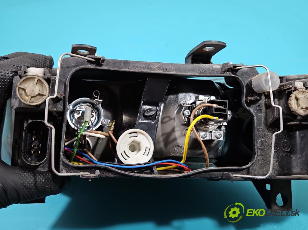 Seat Leon I 1999-2005 1.8 T 179KM manual 132 kW 1781 cm3 5- Reflektor: pravý  (Pravé)