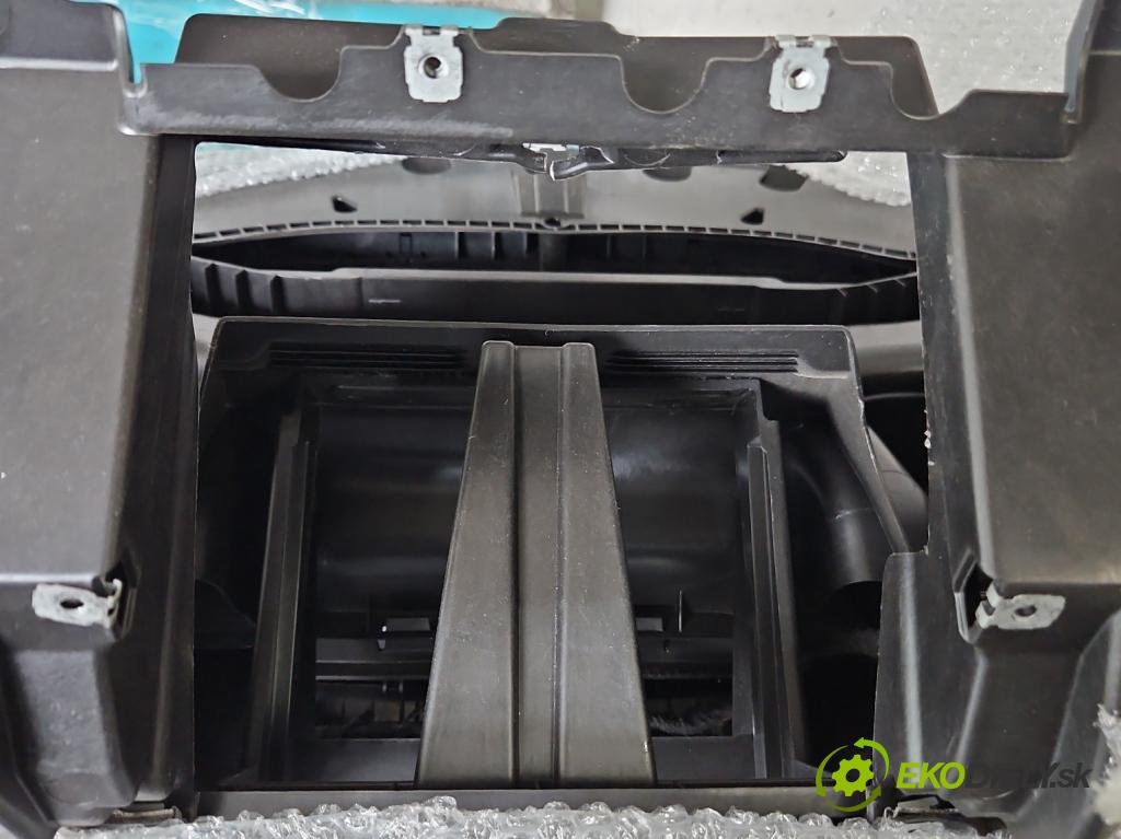 Vw Golf plus 1.6 FSI 116 HP manual 85 kW 1598 cm3 5- kokpit,pristrojová doska rozdeľovacia