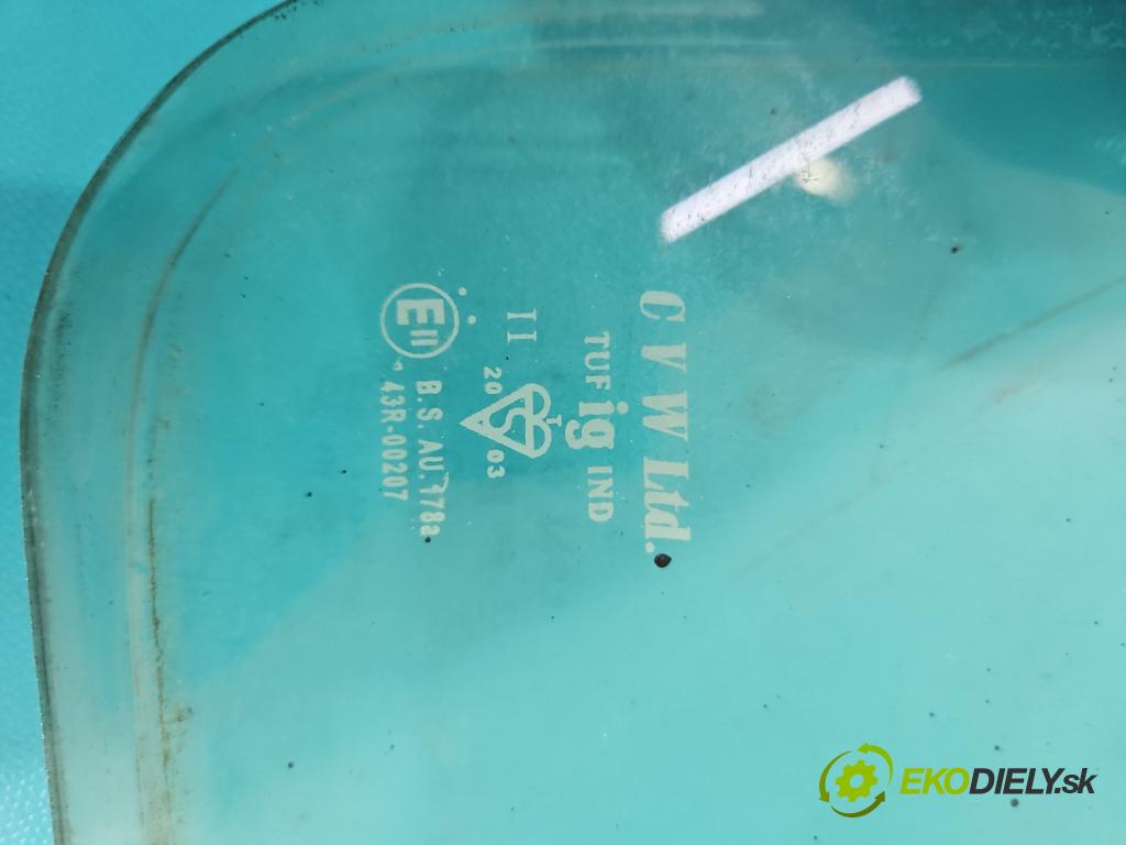 Johnston C40 2.8d 92 hp  68 kW 2776 cm3 5- sklo zadní  (Okna zadní)