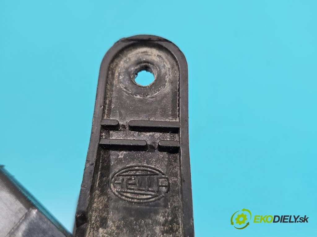 Opel Vectra C 2002-2008 1.9 cdti 150 HP manual 110 kW 1910 cm3 5- Reflektor: pravý  (Pravé)