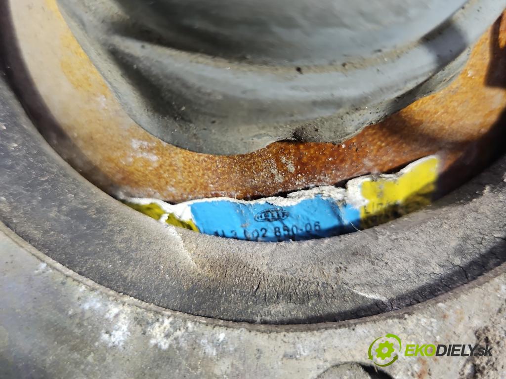 Johnston C40 2.8d 92 HP  68 kW 2776 cm3 5- Reflektor: pravý  (Pravé)