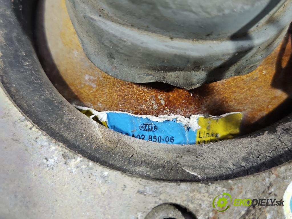 Johnston C40 2.8d 92 HP  68 kW 2776 cm3 5- Reflektor: pravý  (Pravé)